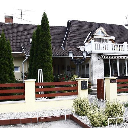 Parti Panzio Hotel Tata Bagian luar foto