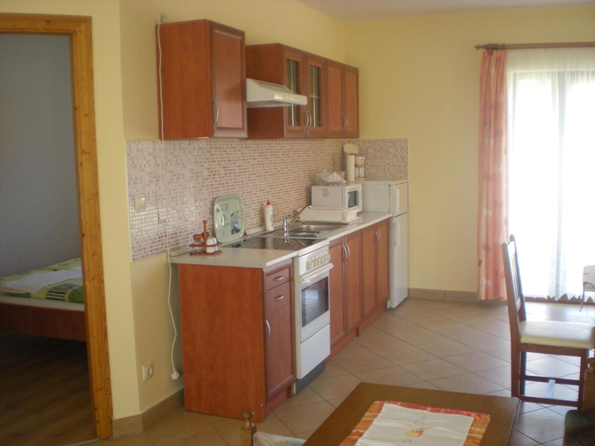 Parti Panzio Hotel Tata Bagian luar foto