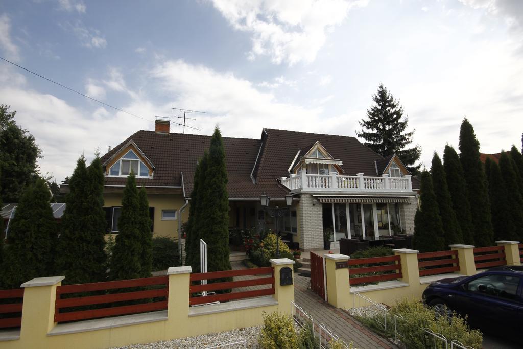 Parti Panzio Hotel Tata Bagian luar foto