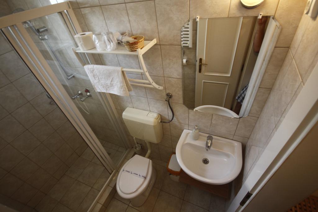 Parti Panzio Hotel Tata Bagian luar foto