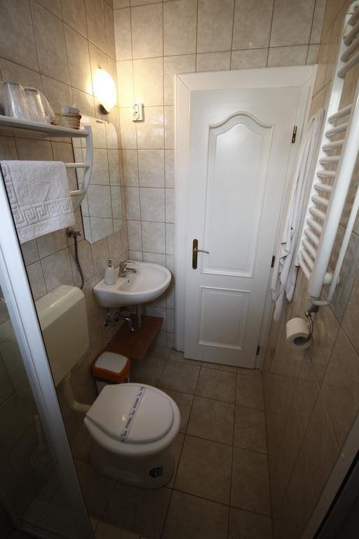 Parti Panzio Hotel Tata Bagian luar foto