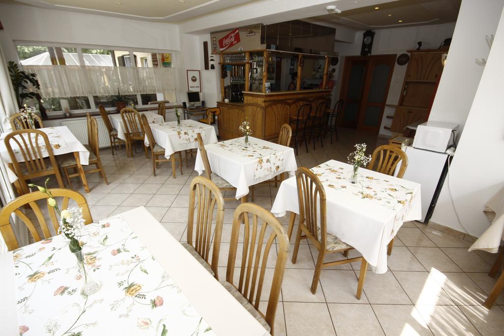 Parti Panzio Hotel Tata Bagian luar foto
