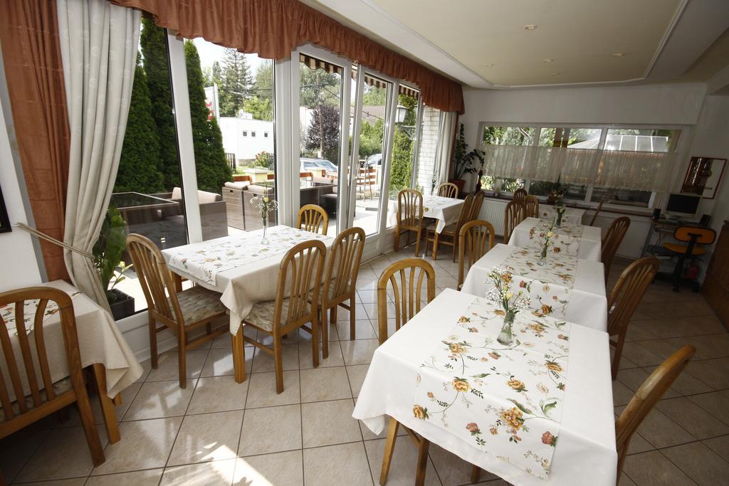Parti Panzio Hotel Tata Bagian luar foto