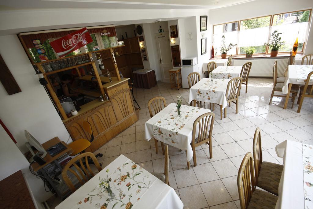 Parti Panzio Hotel Tata Bagian luar foto