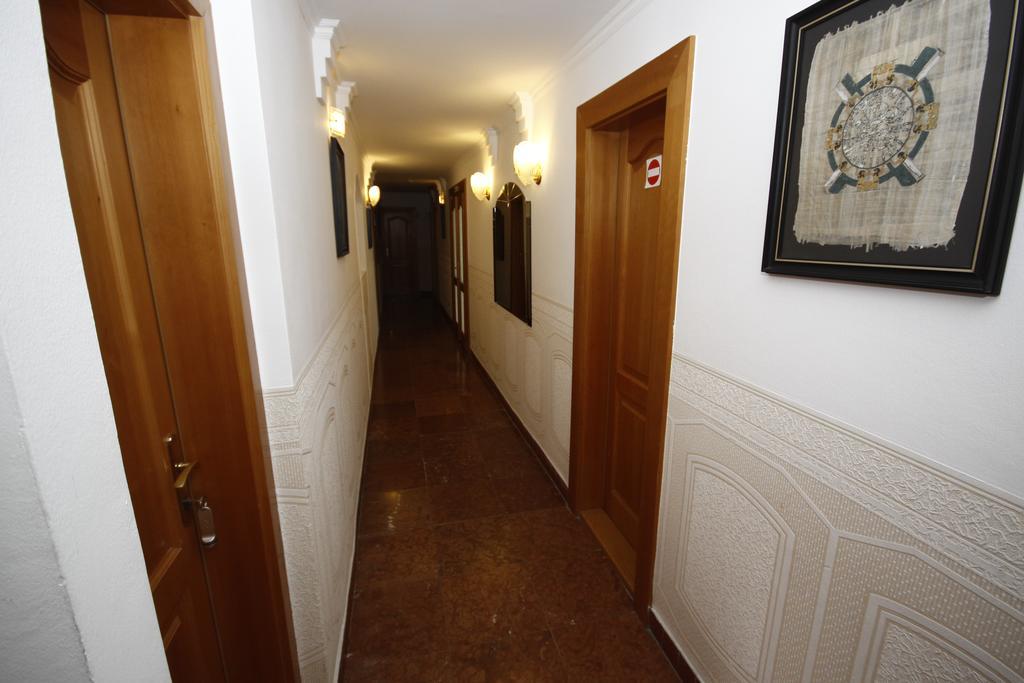 Parti Panzio Hotel Tata Bagian luar foto