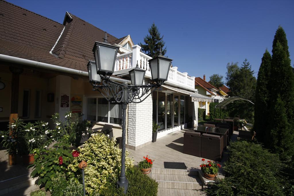 Parti Panzio Hotel Tata Bagian luar foto