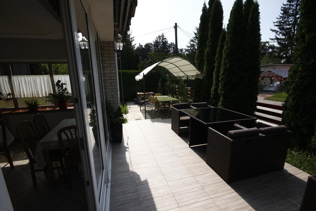 Parti Panzio Hotel Tata Bagian luar foto