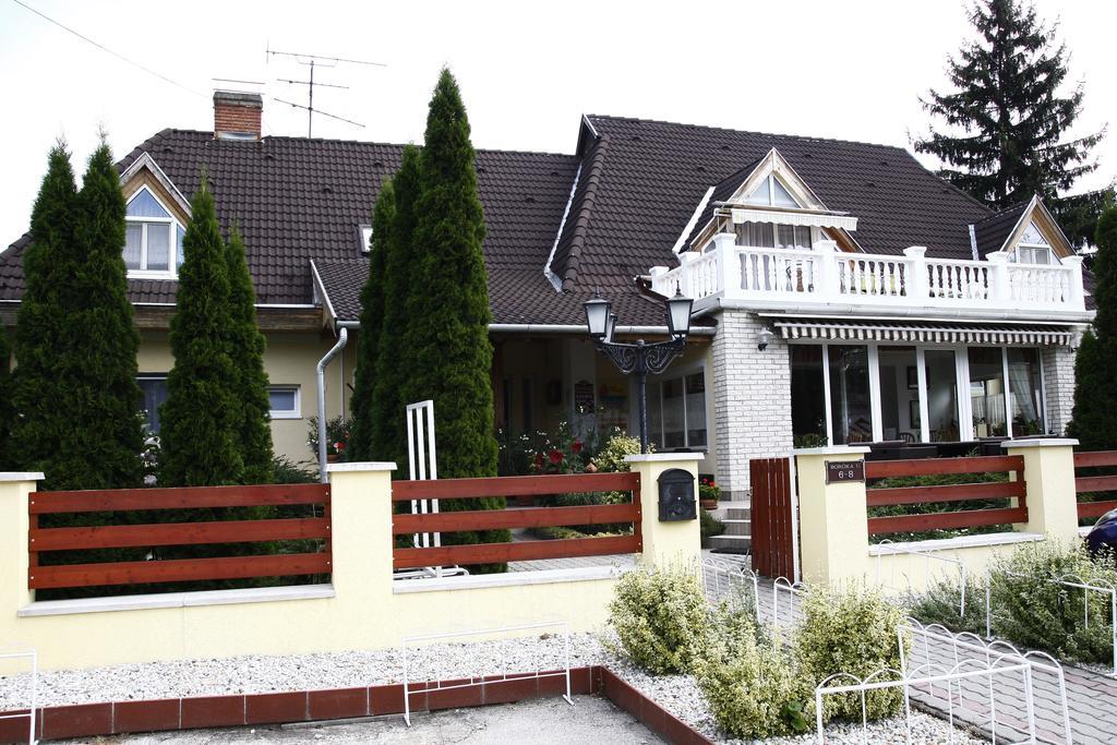 Parti Panzio Hotel Tata Bagian luar foto