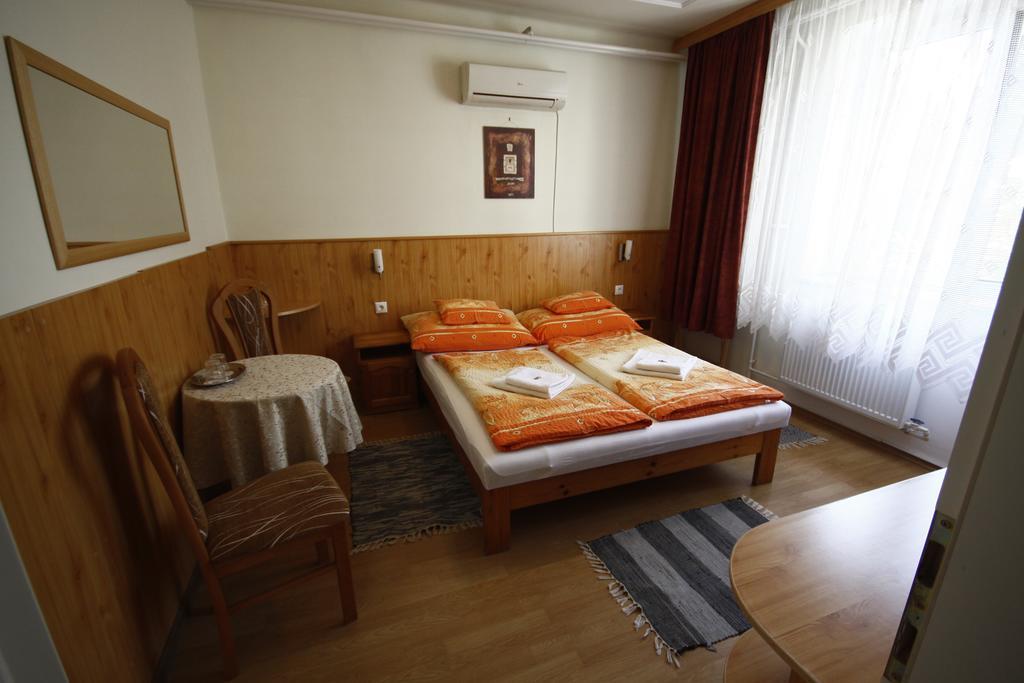 Parti Panzio Hotel Tata Ruang foto